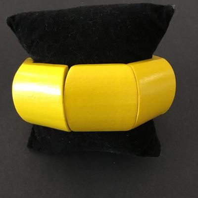 Cute chunky yellow wooden stretch bracelet