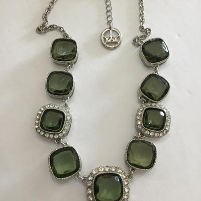 Beautiful, vintage, Trifari, large faceted, crystal rhinestone necklace, silver toned
