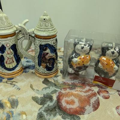 Sale Photo Thumbnail #61: Miniature beer stein shakes and NIB black and white cat salt shakers.
