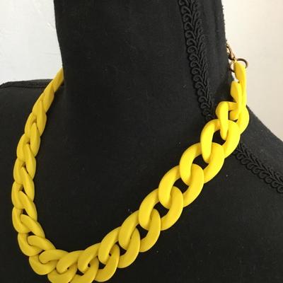 Cute yellow chain-link statement chunky necklace