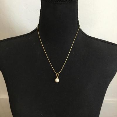 Beautiful Talbots faux pearl necklace