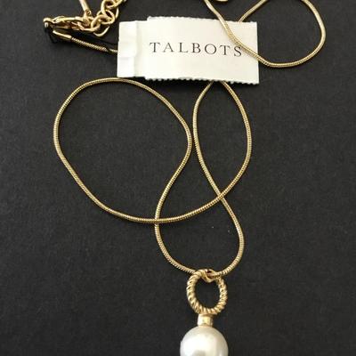 Beautiful Talbots faux pearl necklace