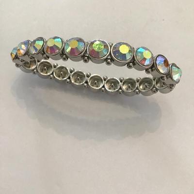 Beautiful, silver tongue stretchy bracelet with AB rhinestones