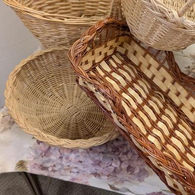 Sale Photo Thumbnail #84: Assortment of baskets.
