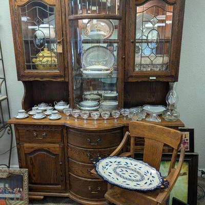 Sale Photo Thumbnail #109: Contents not included - Beautiful Solid Oak China Hutch - Heavy, bring help