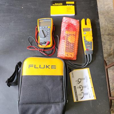 3 Fluke Testers, 117 True RMS 322, Clamp Meter , T5-660 Electrical Tester All power up with booklet