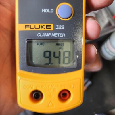 3 Fluke Testers, 117 True RMS 322, Clamp Meter , T5-660 Electrical Tester All power up with booklet