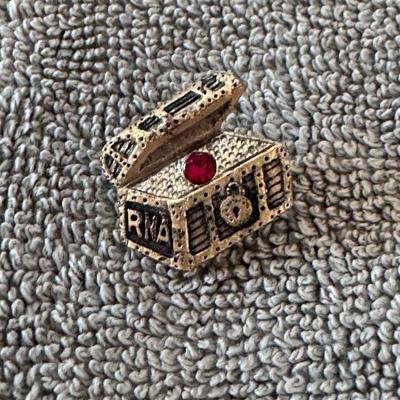 Royal Navy Association (RNA) pin.