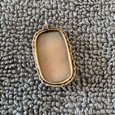 Carved cameo pendant