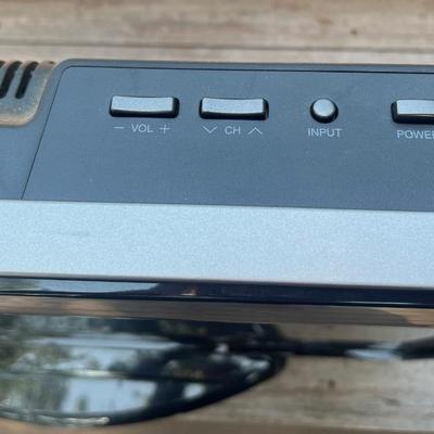 Sharp TV Aquos model LC32D43U