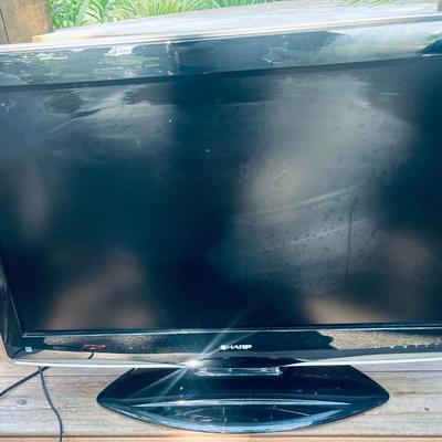 Sharp TV Aquos model LC32D43U
