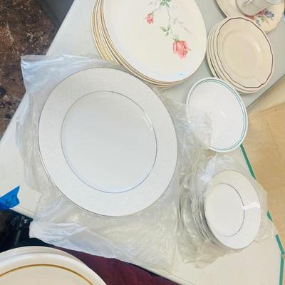 Dinnerware/ China. Mixed Lot