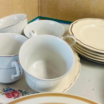 Dinnerware/ China. Mixed Lot
