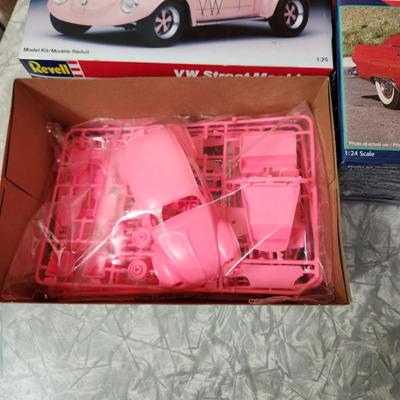 5 Car Model Kits 3 sealed, Pink VW and Vet is open box