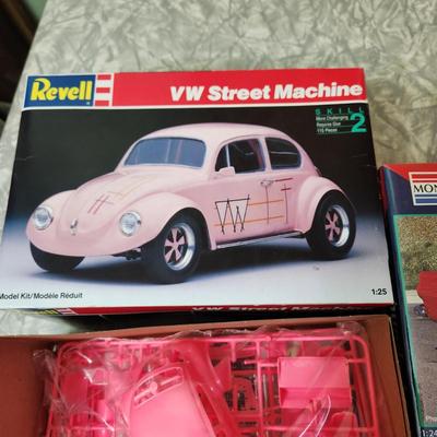 5 Car Model Kits 3 sealed, Pink VW and Vet is open box