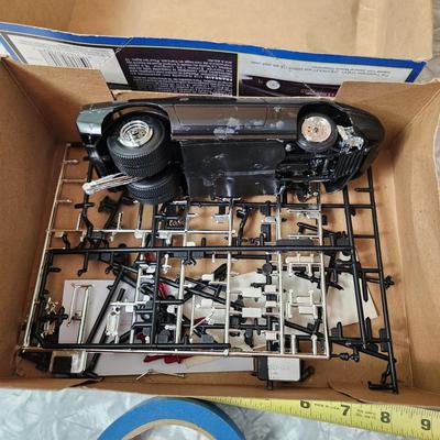5 Car Model Kits 3 sealed, Pink VW and Vet is open box