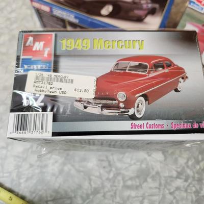 5 Car Model Kits 3 sealed, Pink VW and Vet is open box