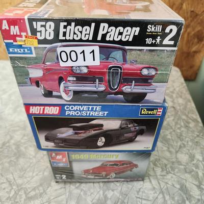 5 Car Model Kits 3 sealed, Pink VW and Vet is open box