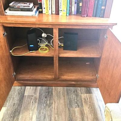 3 Piece Bookshelf {BOOKS NOT INCLUDED IN THIS LOT}