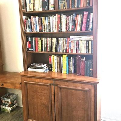 3 Piece Bookshelf {BOOKS NOT INCLUDED IN THIS LOT}