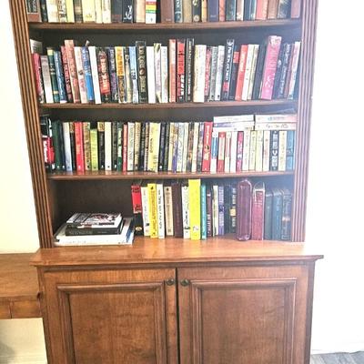 3 Piece Bookshelf {BOOKS NOT INCLUDED IN THIS LOT}