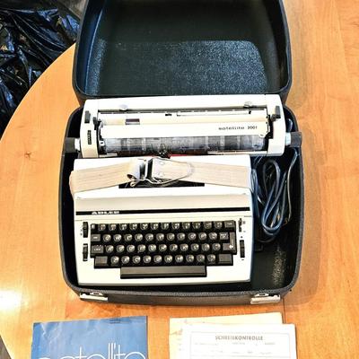 2001 Vintage Satellite Typewriter
