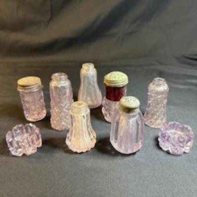 SMALLER ANTIQUE BOTTLES AND SHAKERS