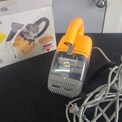 SMALL BISSELL CLEANVIEW DELUXE HAND VACUUM