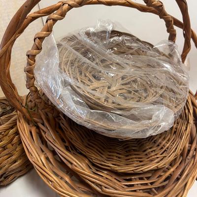 Assorted Wicker Baskets / Items
