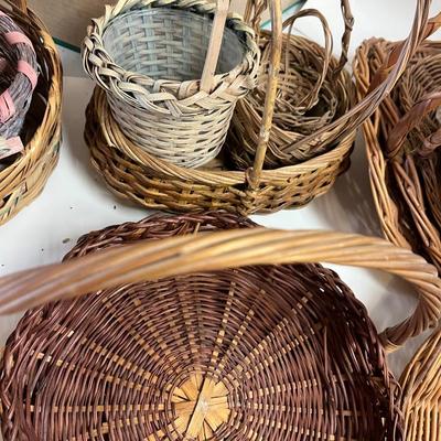 Assorted Wicker Baskets / Items