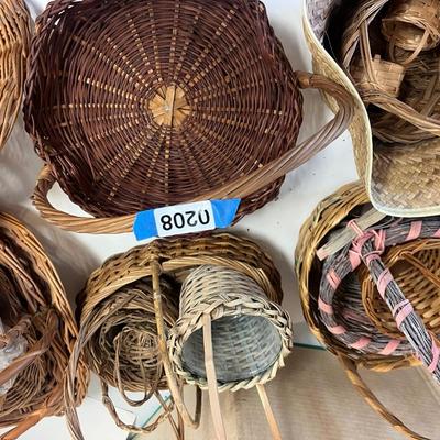 Assorted Wicker Baskets / Items