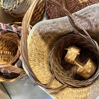 Assorted Wicker Baskets / Items