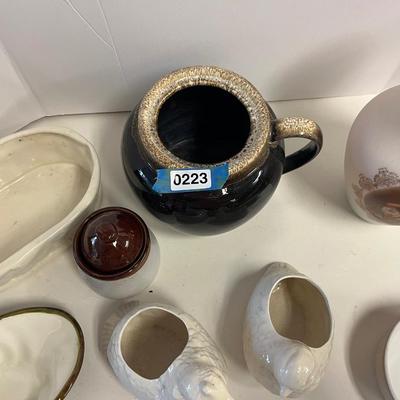 Gourmet Brown Drip Bean Pot /MCM Pitcher