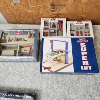 Lot of 4 GMP 1:18 Scale Models Shop Equipment Tool set , Garage Accessories Set , Parts Set, Super Lift