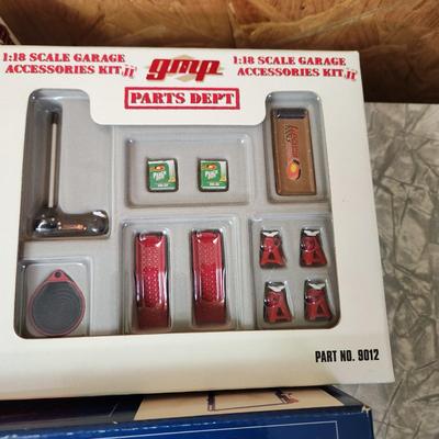Lot of 4 GMP 1:18 Scale Models Shop Equipment Tool set , Garage Accessories Set , Parts Set, Super Lift