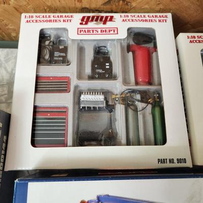 Lot of 4 GMP 1:18 Scale Models Shop Equipment Tool set , Garage Accessories Set , Parts Set, Super Lift