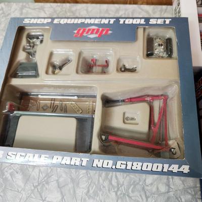 Lot of 4 GMP 1:18 Scale Models Shop Equipment Tool set , Garage Accessories Set , Parts Set, Super Lift