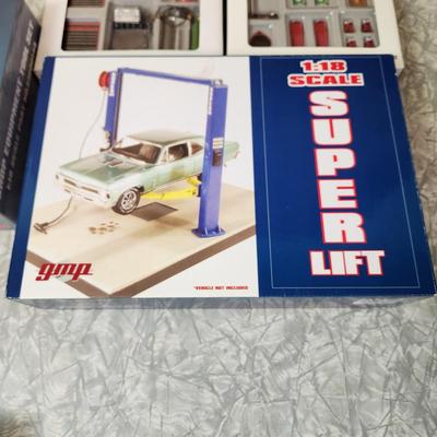 Lot of 4 GMP 1:18 Scale Models Shop Equipment Tool set , Garage Accessories Set , Parts Set, Super Lift