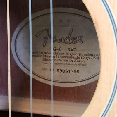 Fender DG-8 Nat Guitar w Case