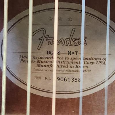 Fender DG-8 Nat Guitar w Case