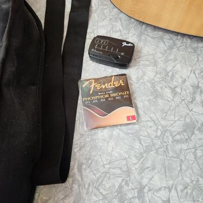 Fender DG-8 Nat Guitar w Case