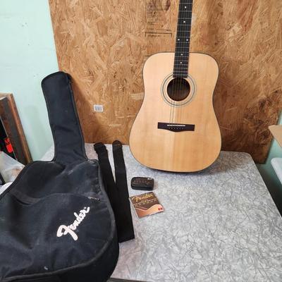 Fender DG-8 Nat Guitar w Case
