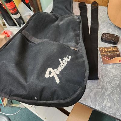 Fender DG-8 Nat Guitar w Case