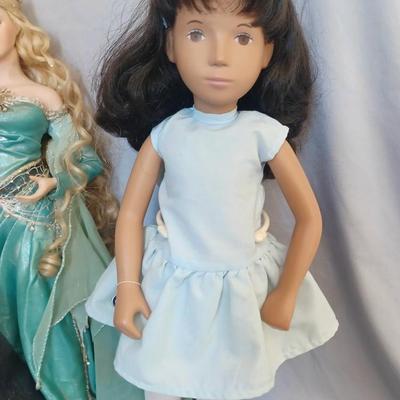 Sale Photo Thumbnail #62: 3 dolls, Vintage Sasha Doll with moving arms, Franklin Mint Lady of the Lake Camelot Porcelain Doll, Franklin Mint Queen Morgan Le Fey Porcelain Doll