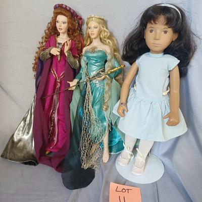 Sale Photo Thumbnail #57: 3 dolls, Vintage Sasha Doll with moving arms, Franklin Mint Lady of the Lake Camelot Porcelain Doll, Franklin Mint Queen Morgan Le Fey Porcelain Doll