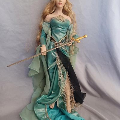Sale Photo Thumbnail #59: 3 dolls, Vintage Sasha Doll with moving arms, Franklin Mint Lady of the Lake Camelot Porcelain Doll, Franklin Mint Queen Morgan Le Fey Porcelain Doll