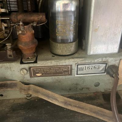 Vintage Phili Tube Radio / Wood Radio