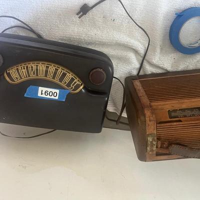 Vintage Phili Tube Radio / Wood Radio