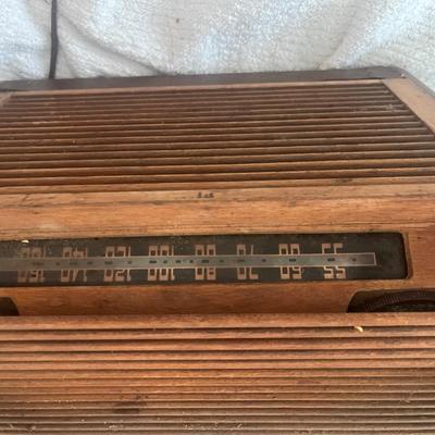 Vintage Phili Tube Radio / Wood Radio