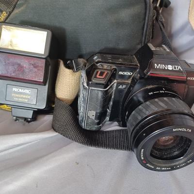 Sale Photo Thumbnail #169: Cameras and 2 bags. Minolta Maxxum 5000 with Promatuc flas, Petri FT, Vista view deluxe 110 camera, and Vintage Heiland flash and lens